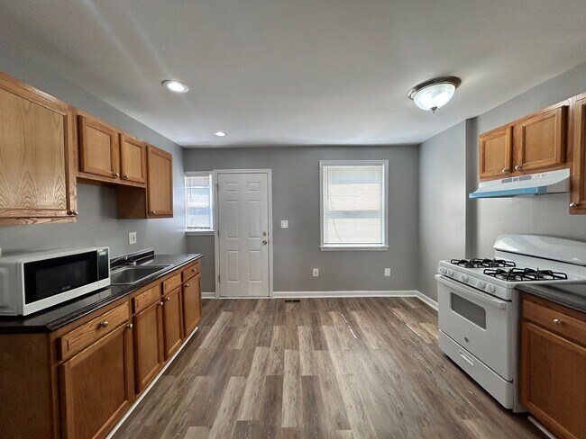 Building Photo - 3207 Ingleside Ave