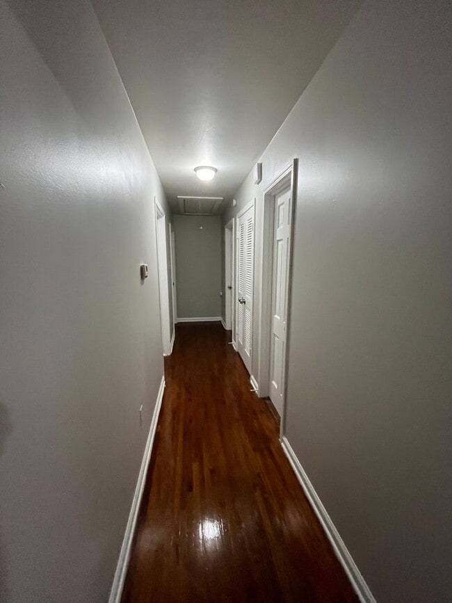 Building Photo - Picturesque Home Worth Checking Out