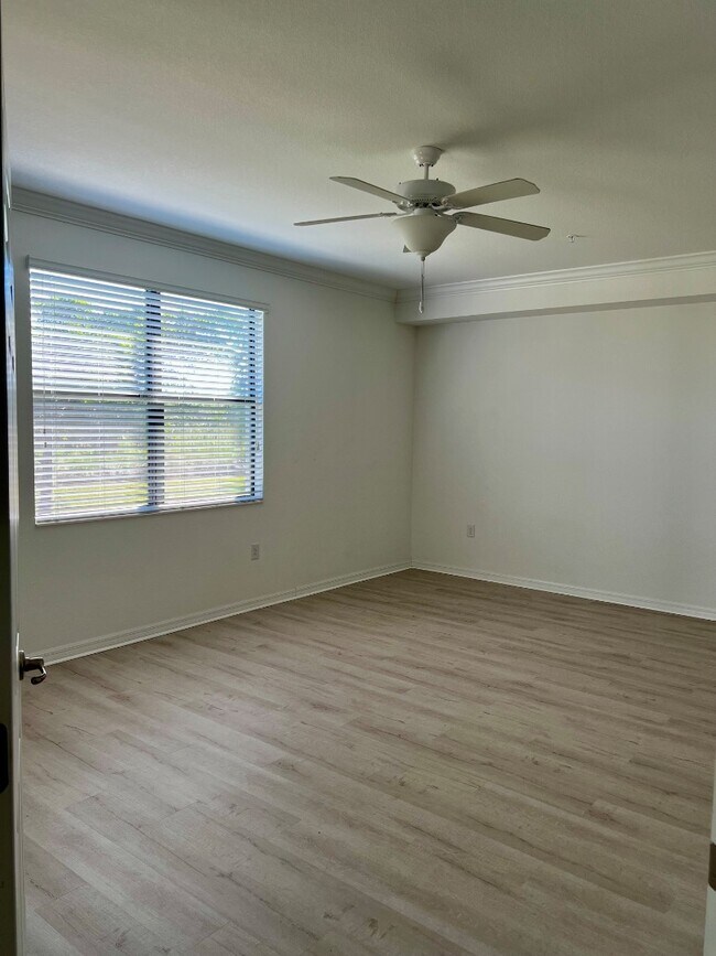 Building Photo - 1622 Oceania Dr S