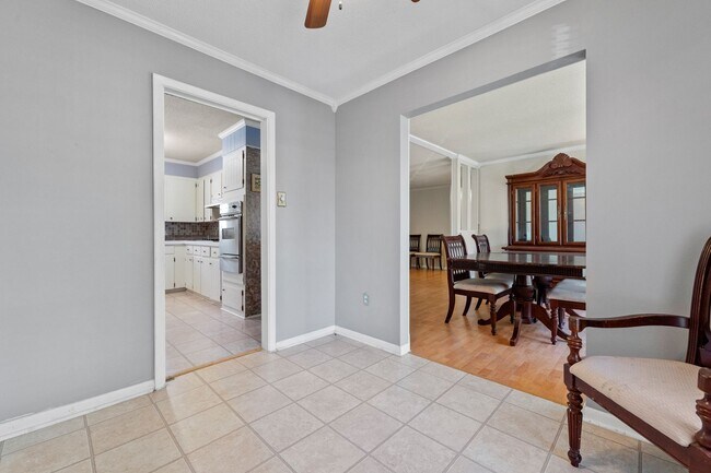Building Photo - 79 Shoshoni Dr