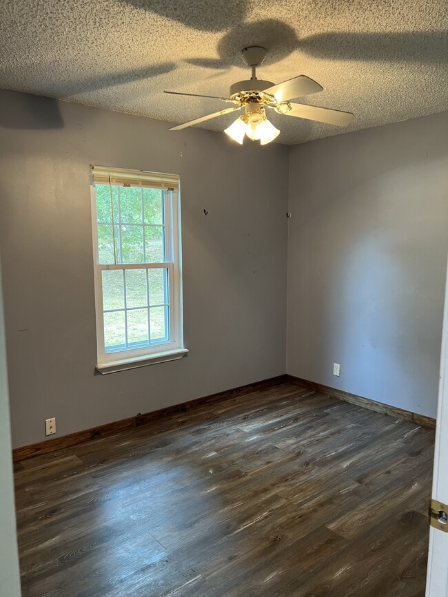 Building Photo - 539 Elm Ct