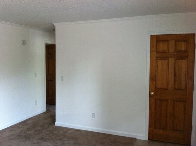 Building Photo - 2 Bedroom / 1 Bath Apartment Johnson City, TN