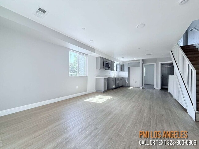 Building Photo - 1731 E 68th St