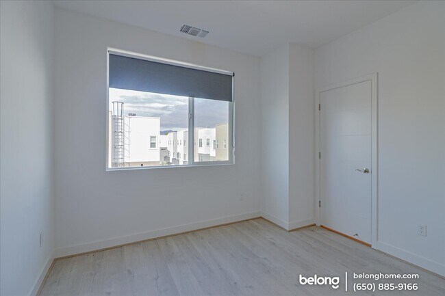 Building Photo - 105 Uptown Cir