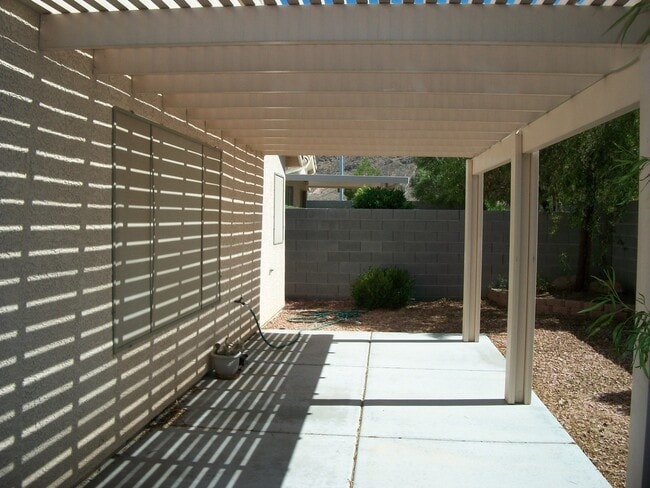 Building Photo - 3 Bedrooms Single Story Home