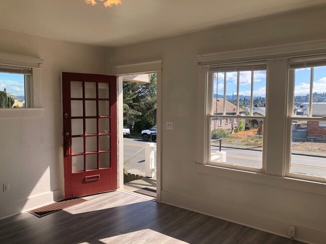 Building Photo - 2078