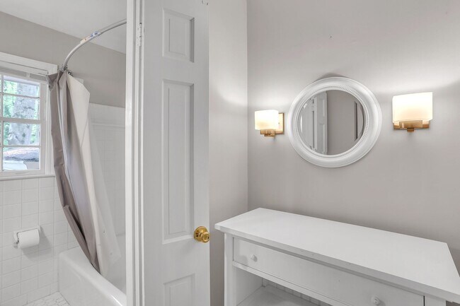 Building Photo - Prestigious Dunwoody Georgia