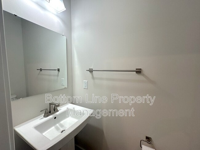 Building Photo - 460 Spearfield Ln