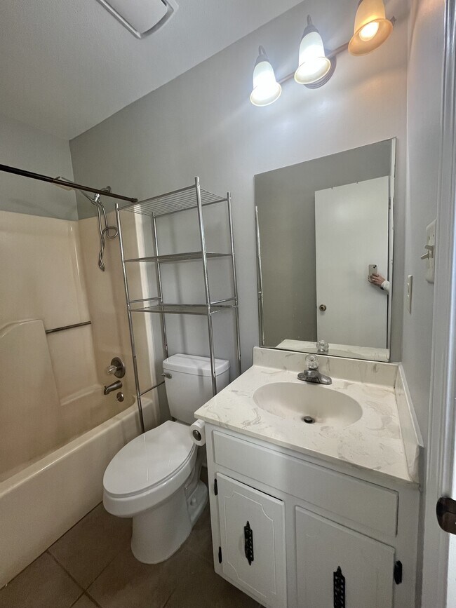 Building Photo - 125 Billings Dr