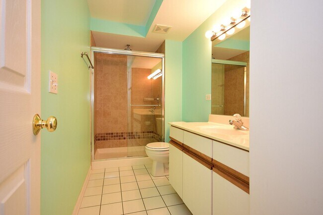 Building Photo - 5351 N East River Rd