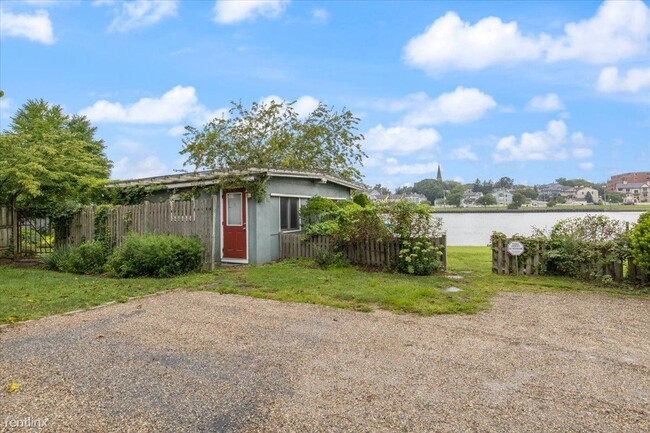 Building Photo - Studio, 1 bath House - 624 Quinnipiac Aven...