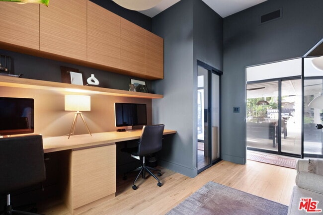 Building Photo - 4735 Degovia Ave