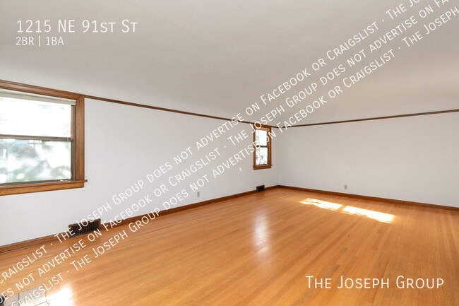 Building Photo - 1215 NE 91st St