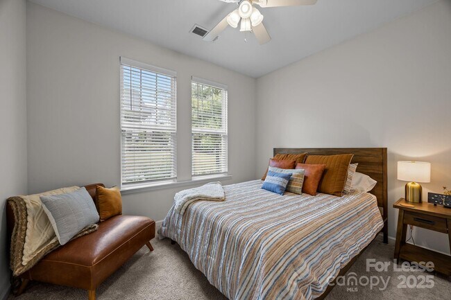 Building Photo - 113 Mac Aly