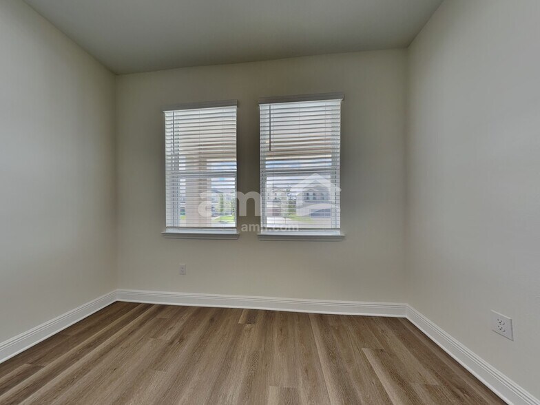 Building Photo - 27403 St Andrews Ave