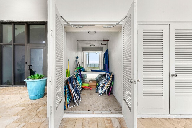 Building Photo - 100 S Beach Rd