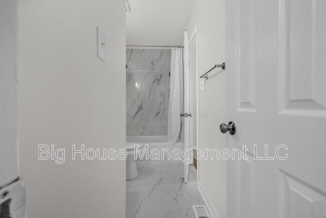 Building Photo - 3125 Heathcote Rd