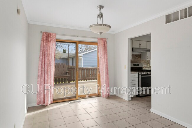 Building Photo - 1903 Sumac Dr