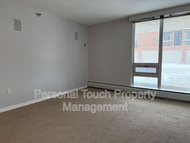 Building Photo - 501 7th St S