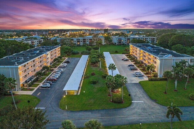 Building Photo - 300 N Hwy A1A