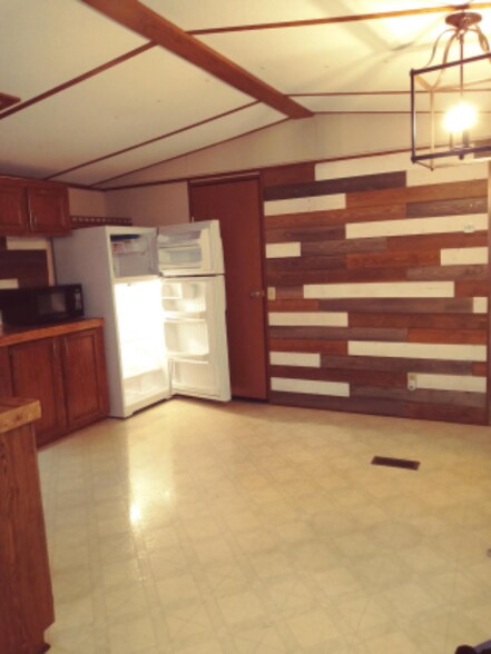 Building Photo - 611 Herron Rd