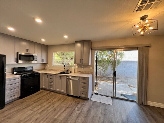 Building Photo - Fabulous 3 bedroom  Home