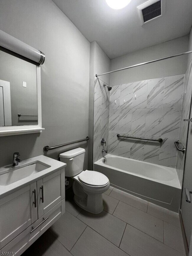 Building Photo - 22 Center St