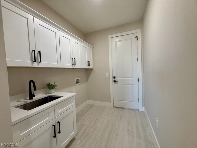 Building Photo - 106 NE 8th Pl