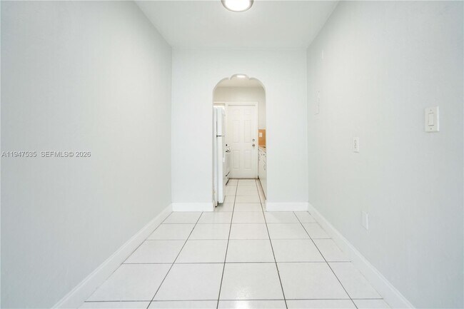 Building Photo - 7829 Carlyle Ave