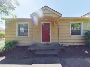 Building Photo - Free 1st month rent! 5 bedroom house near ...