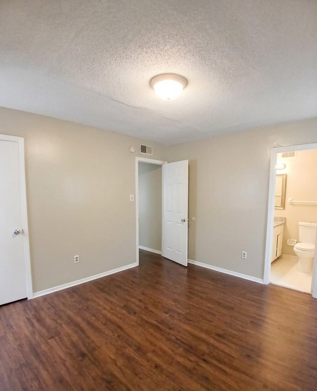 Building Photo - Move-in Ready! Charming 3 Bdrm - 2 Bath | Freshly Painted & Updated
