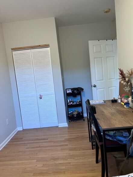 Building Photo - 214 Hanover St