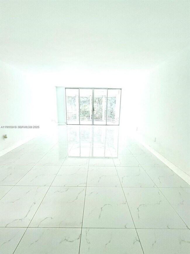 Building Photo - 1401 NE 191st St