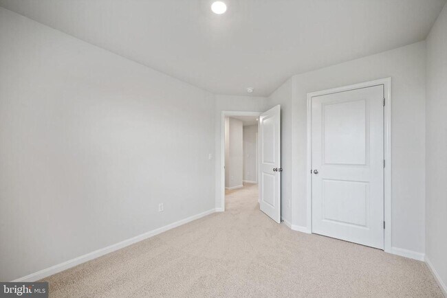 Building Photo - 116 Woodford Dr