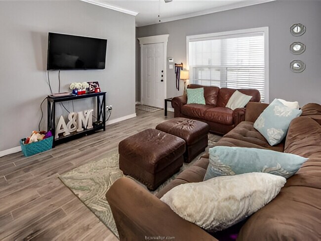 Living Room - 301 Southwest Pky