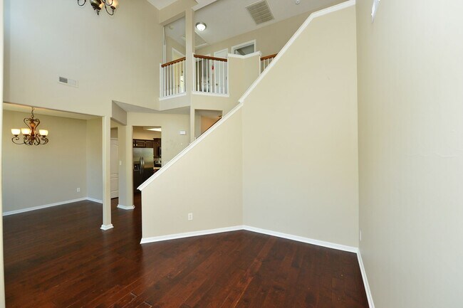 Building Photo - 517 Whisper Walk