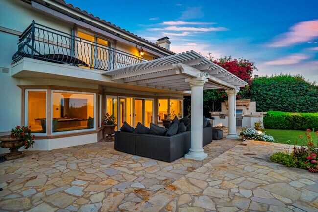 Building Photo - PRIVATE AND TRANQUIL COMPLETELY RENOVATED ...