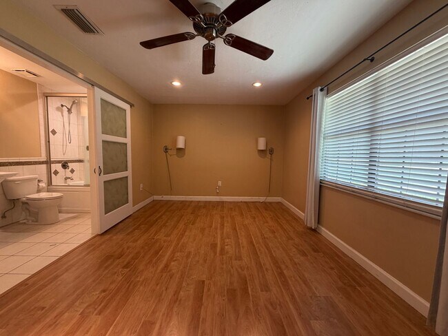 Building Photo - Windward Meadows 3BR/2BA on 1 Acre with Fenced Yard