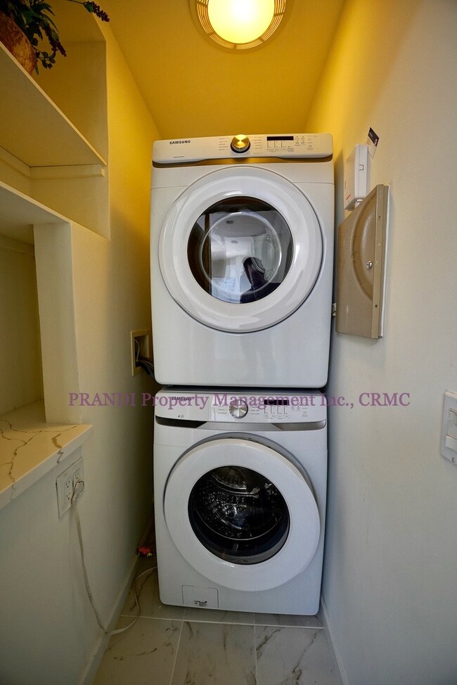 Building Photo - 3 Bartel Ct