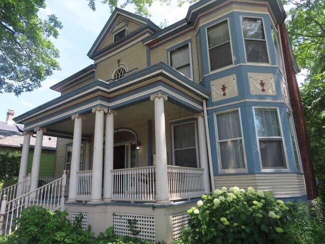 Building Photo - 1241 W Washington Blvd
