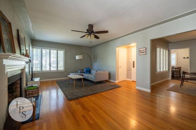 Building Photo - Beautifully Updated Fresno High Home - Walkable to Gazebo Gardens, 3BR/1BA, Partially Furnished