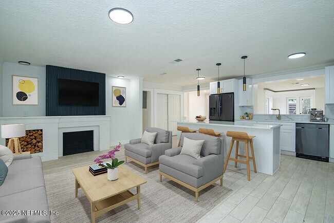 Building Photo - 111 Zoratoa Ave