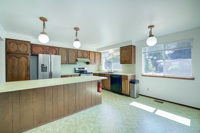 Building Photo - 5Bd/3Ba Edmonds House