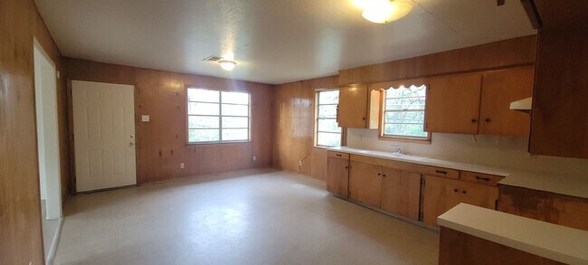 Building Photo - 3323 1/2 B Darien St.