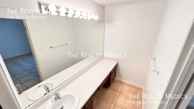 Building Photo - 1009 Alfred Dr