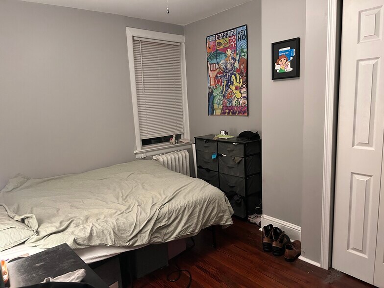 Bedroom 3 - 2118 Fitzwater St