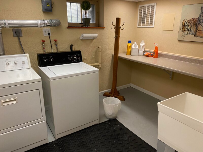 Building Photo - W. W 9th Ave