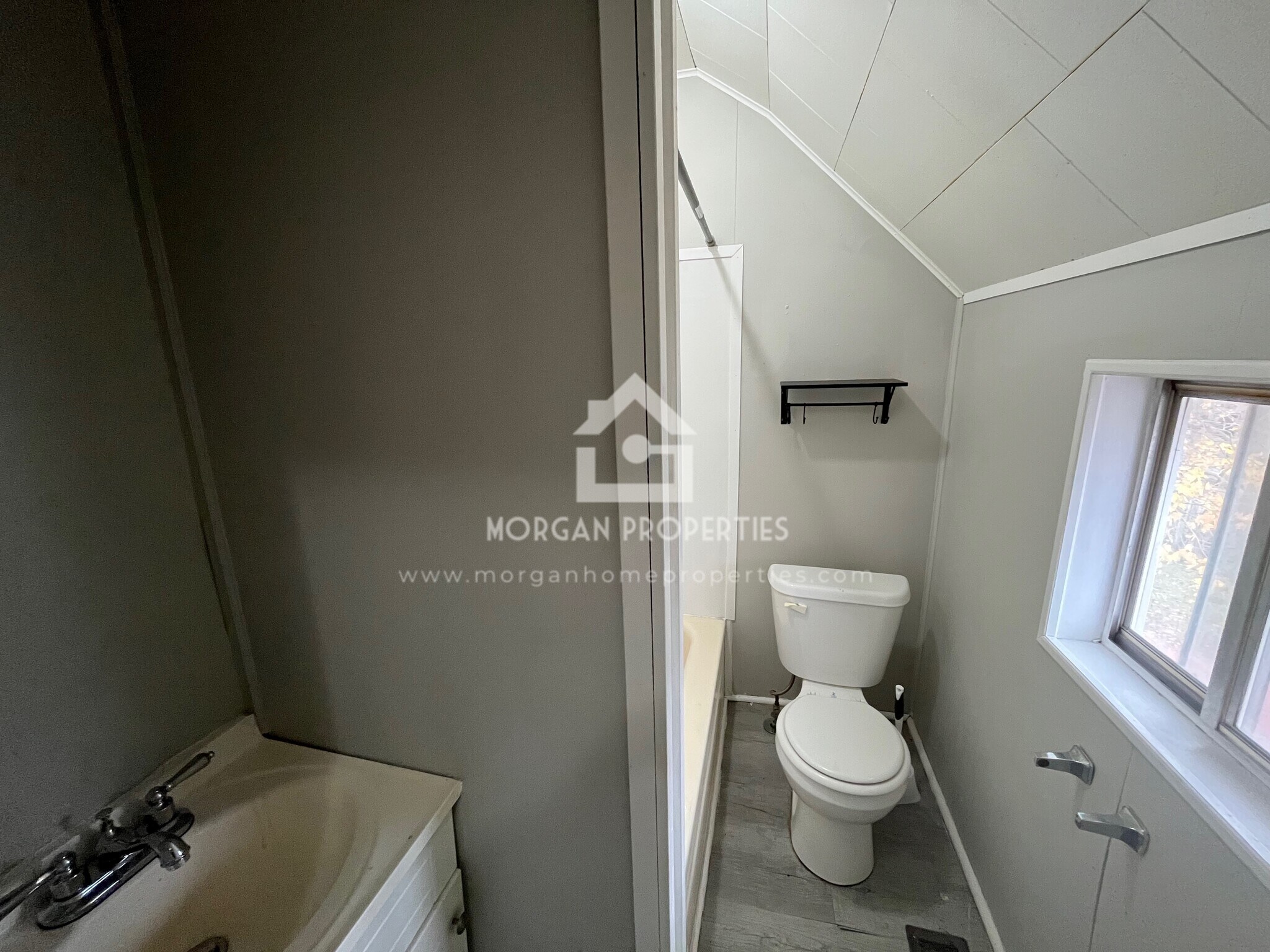 Building Photo - 1104 Thornburg St