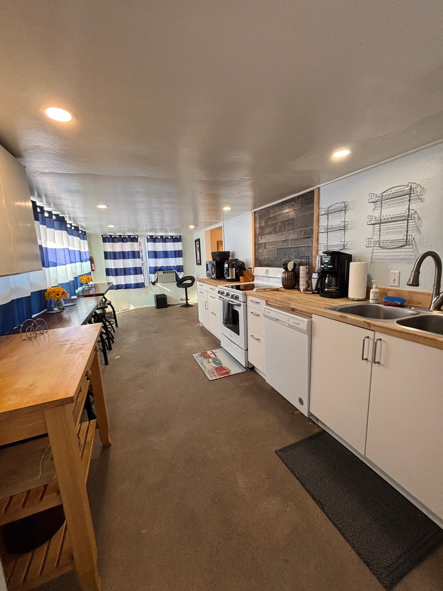 Building Photo - 2 Bed/1 Bath