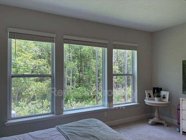 Building Photo - 387 Union Hill Dr